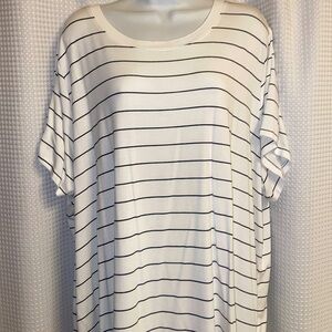 Torrid super soft knit t-shirt size 4 black and white stripe